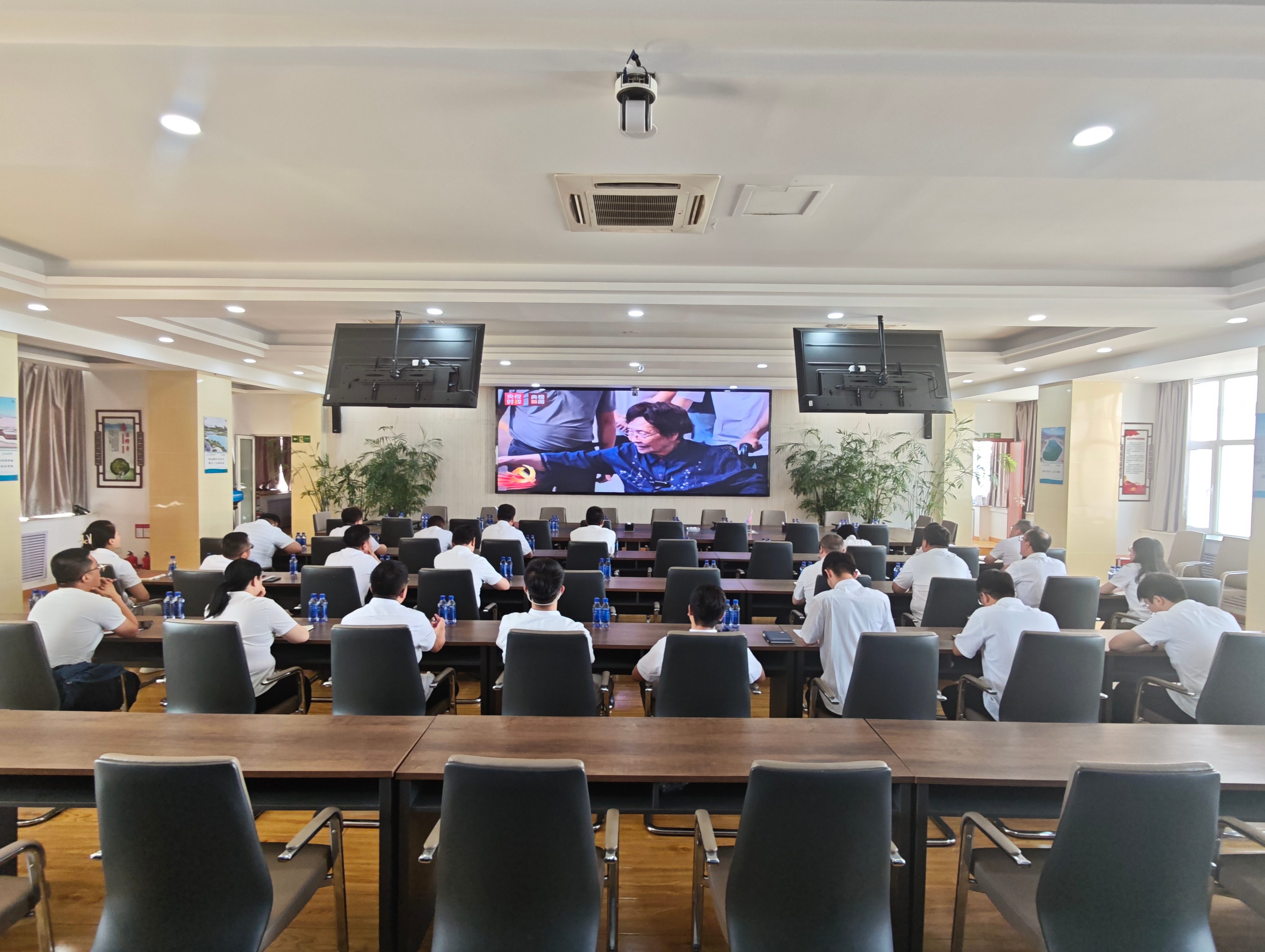 银川中铁水务集中收看庆祝中国共产党成立105周年大会实况